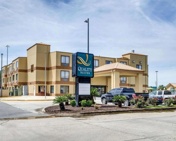 Quality Suites Baton Rouge East - Denham Springs image 1