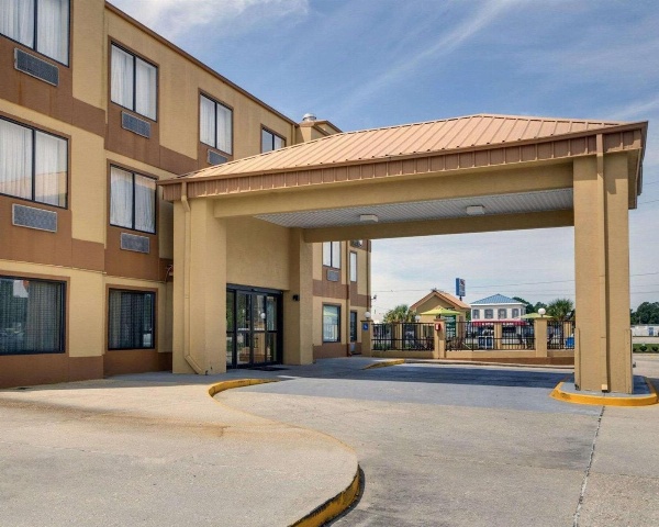 Quality Suites Baton Rouge East - Denham Springs image 2